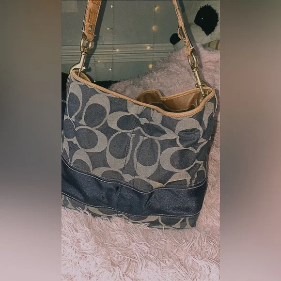 美品　Coach Denim Aacessory Porch Bag 美品 Coach Denim Aacessory Porch Bag COACH Patchwork Denim Flower